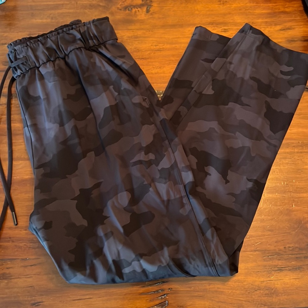 LULU LEMON camo jogger size 8